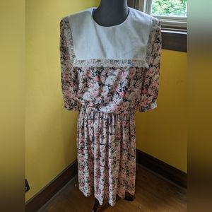 1980's Floral Dress With Large Collar